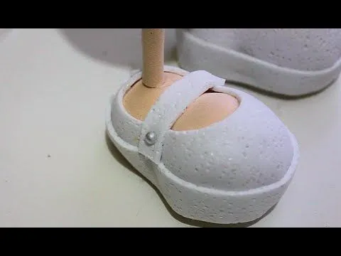 Como hacer zapatos para fofuchas sencillos - YouTube