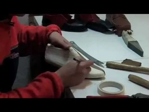 Cómo hacer tus propios zapatos en Opció Diamant Barcelona - YouTube