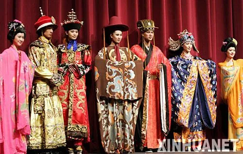 Exhibición de trajes típicos de China en México (fotos)_China.org.cn Exhibición de trajes típicos de China en México (fotos)_China.org.cn