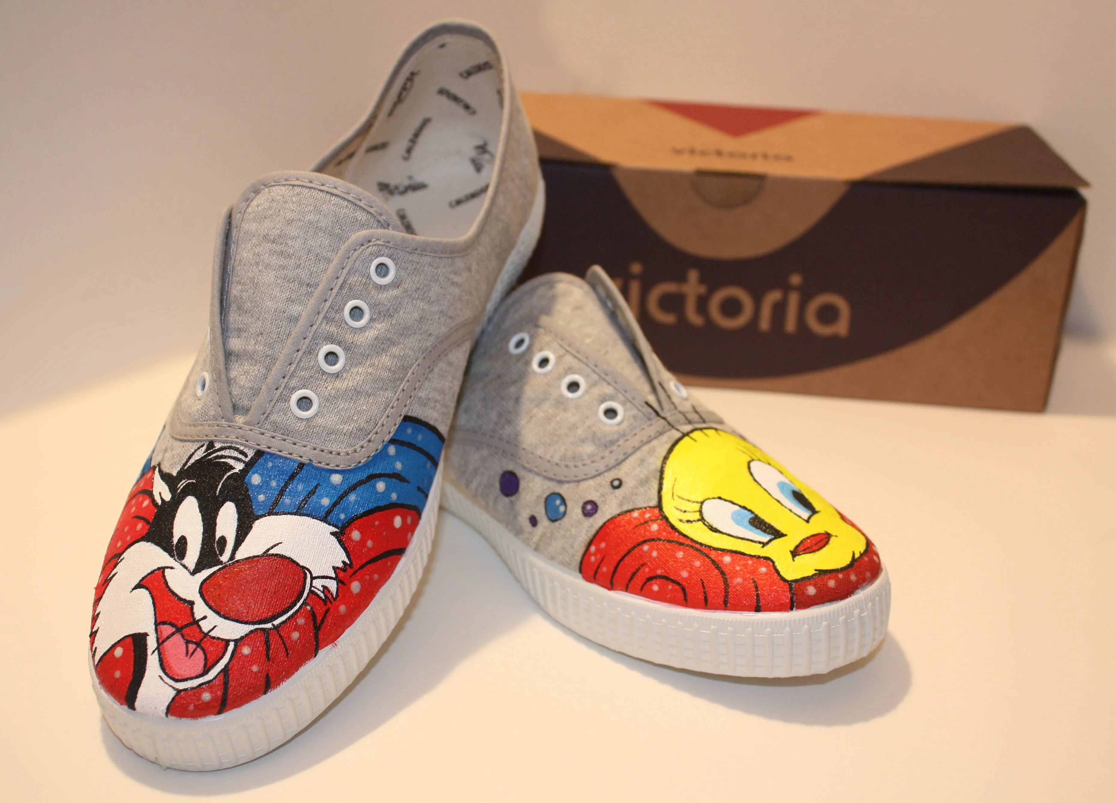 00_zapatillas_pintadas_piolin_silvestre_victorias_pintar_zapatilla