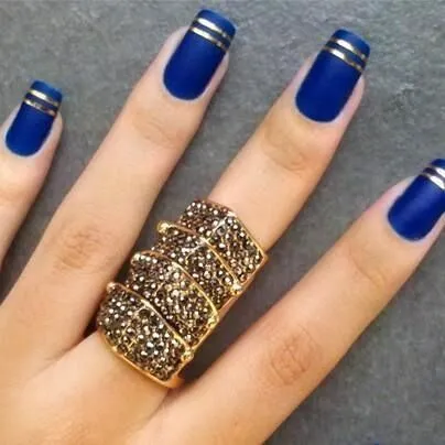 10 BELLESALUD: BELLAS UÑAS AZULES. Vídeo paso a paso. 10 BELLESALUD: BELLAS UÑAS AZULES. Vídeo paso a paso.