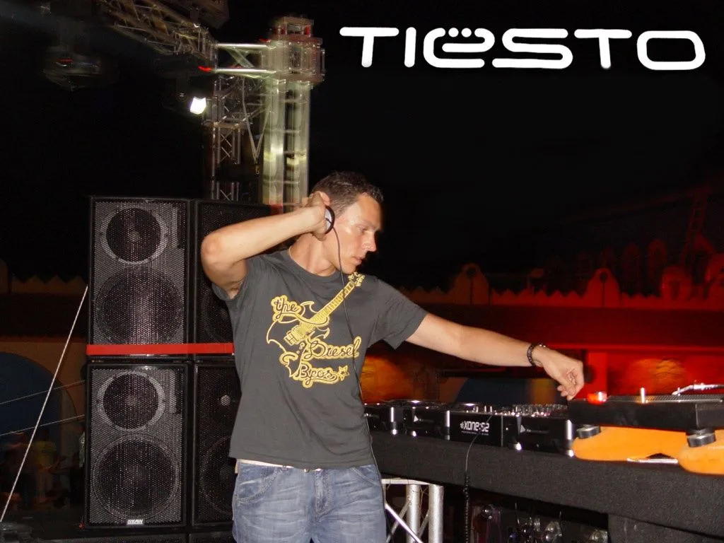 1024x768 Dj Tiesto Live performance hd and wide music wallpapers