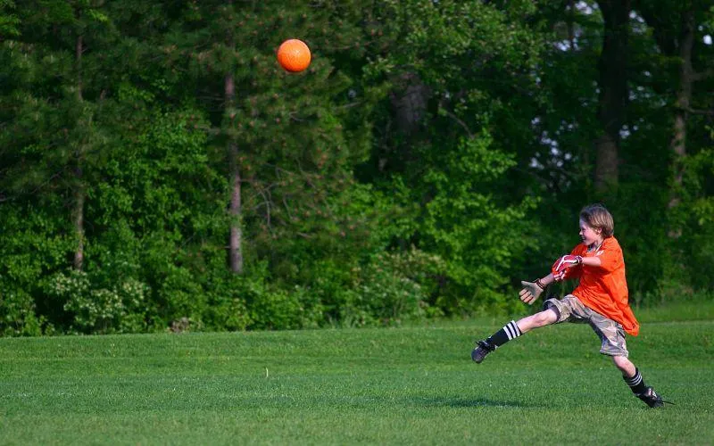 Las 11 reglas del kickball o kickingball más importantes Las 11 reglas del kickball o kickingball más importantes