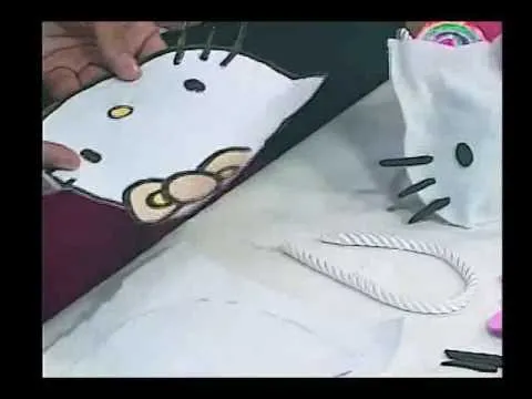 144. Cómo hacer una carterita de Hello Kitty. Parte 1 - YouTube
