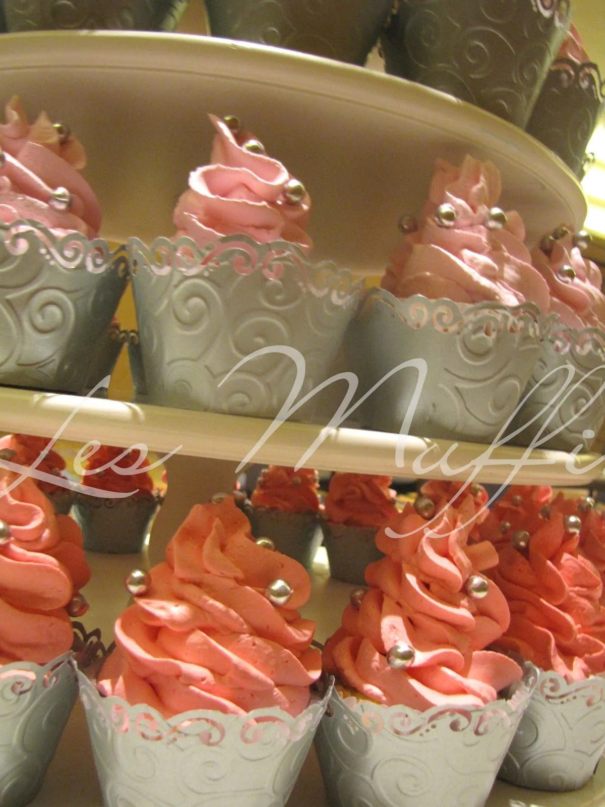 15 Años: Torre de Cupcakes & Cupcake Souvenirs | Les Muffins 15 Años: Torre de Cupcakes & Cupcake Souvenirs | Les Muffins