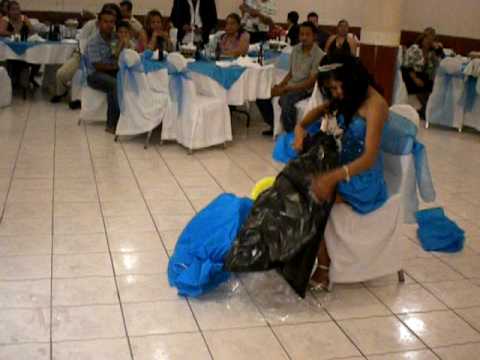 15 DANIELA - Regalo sorpresa - YouTube