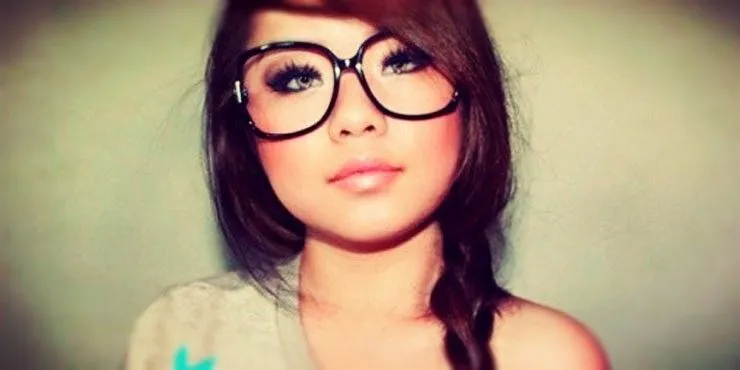 15 Favorecedores peinados para chicas que usan lentes 15 Favorecedores peinados para chicas que usan lentes