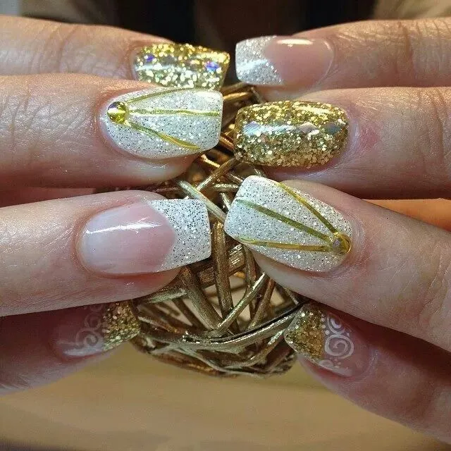 $270. Uñas acrilicas. Punta Esqueleto. Técnica de reversa. Dorado ...