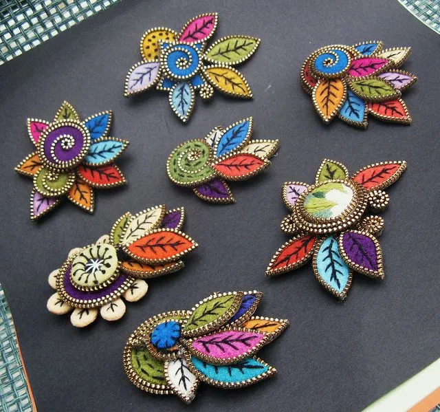1615.- Broches con cremalleras y fieltro | Labores en Red 1615.- Broches con cremalleras y fieltro | Labores en Red