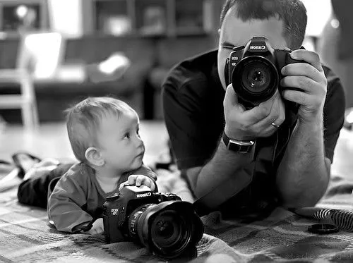 20 tiernas fotos de padres e hijos en situaciones similares