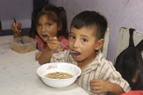 Imagenes niños almorzando - Imagui