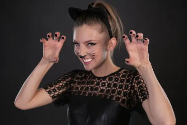 22 Graciosos disfraces de último minuto para Halloween ¡Son muy ... 22 Graciosos disfraces de último minuto para Halloween ¡Son muy ...