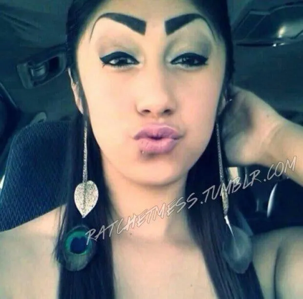 22 Personas con las peores cejas del mundo al delinearlas 22 Personas con las peores cejas del mundo al delinearlas