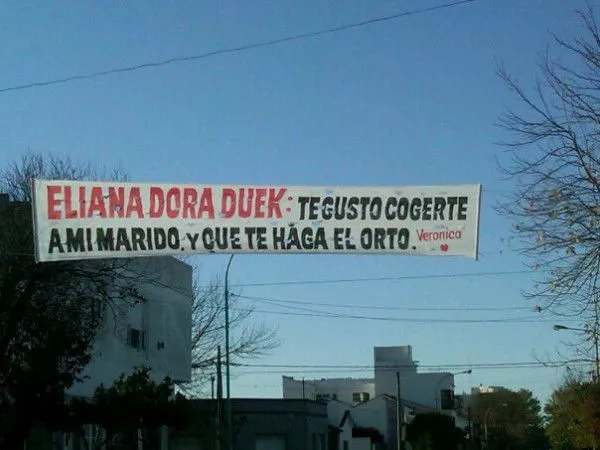24CON - Colgó un pasacalles para escrachar a la amante de su ... 24CON - Colgó un pasacalles para escrachar a la amante de su ...