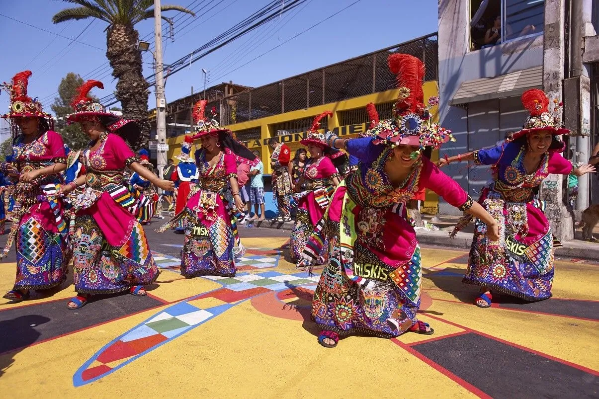 25 Bailes Típicos de Chile (Zona Norte, Centro y Sur)