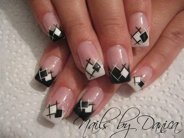 30 Diseños de uñas en BLANCO y NEGRO que se te verían increíbles
