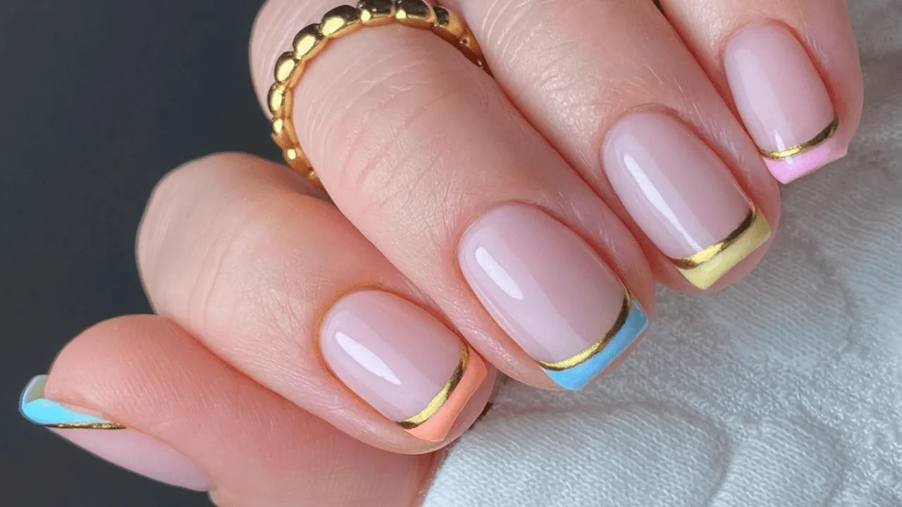 30 ideas de uñas francesas de colores tendencia esta Primavera/Verano 2023 30 ideas de uñas francesas de colores tendencia esta Primavera/Verano 2023