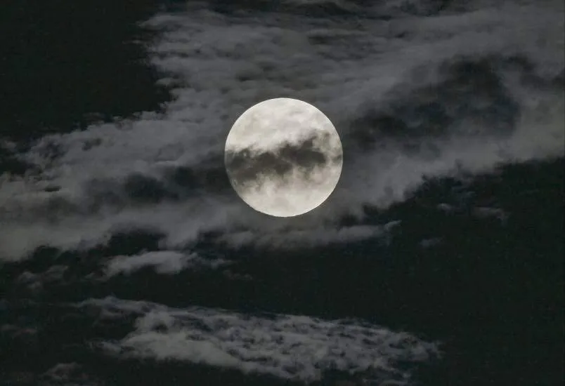 La 'Súper Luna' vuelve a visitarnos hasta este domingo por la ... La 'Súper Luna' vuelve a visitarnos hasta este domingo por la ...