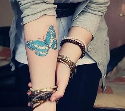 45 sensuales tatuajes de mariposas para mujeres