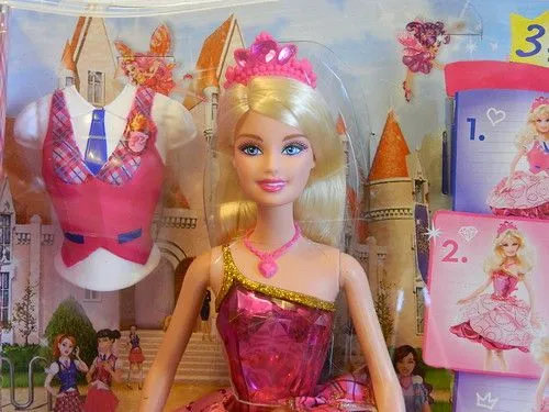 45h - The Barbie Princess Charm School - Blair (2011) close up - a ...