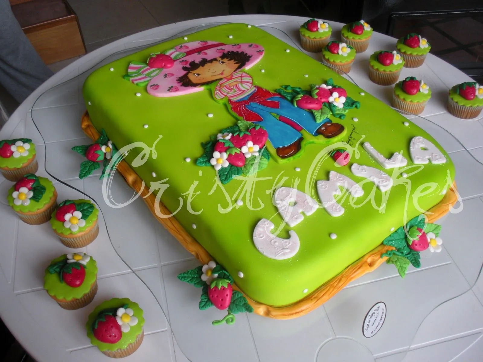 ... torta y una rica gelatina en forma de hexagono con la imagen de ... torta y una rica gelatina en forma de hexagono con la imagen de