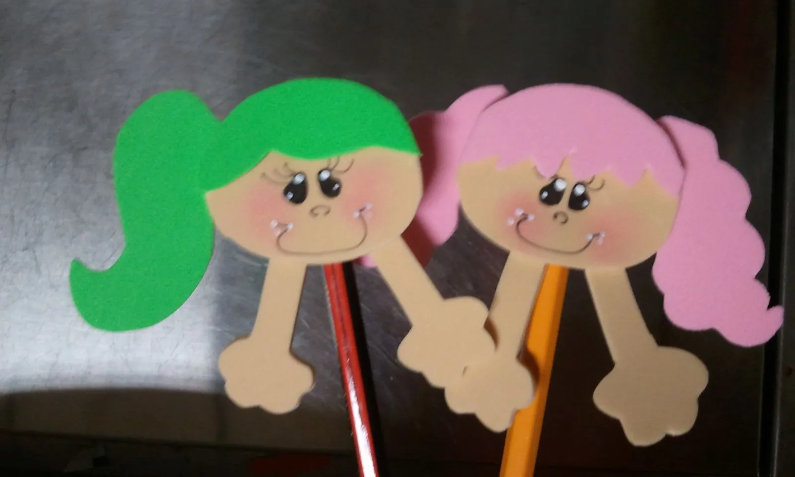 ABALORIOS Y GOMA EVA: Muñecas para lapices