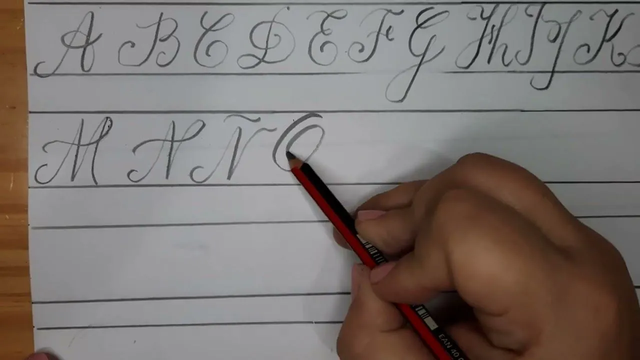 ABECEDARIO MAYÚSCULAS- Letra cursiva - YouTube ABECEDARIO MAYÚSCULAS- Letra cursiva - YouTube
