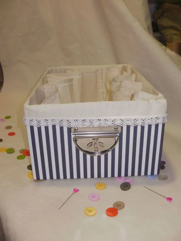 la abejita cosedora: Forra una caja para decorar. la abejita cosedora: Forra una caja para decorar.