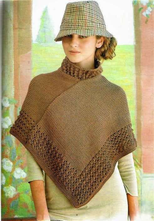 Abrigado poncho cuello alto, tejido en punto jersey a dos agujas y ...