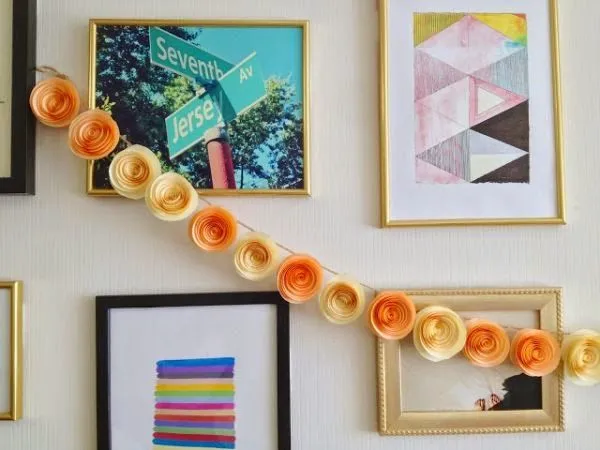 Cómo hacer una guirnalda con flores de papel ~ Solountip.com