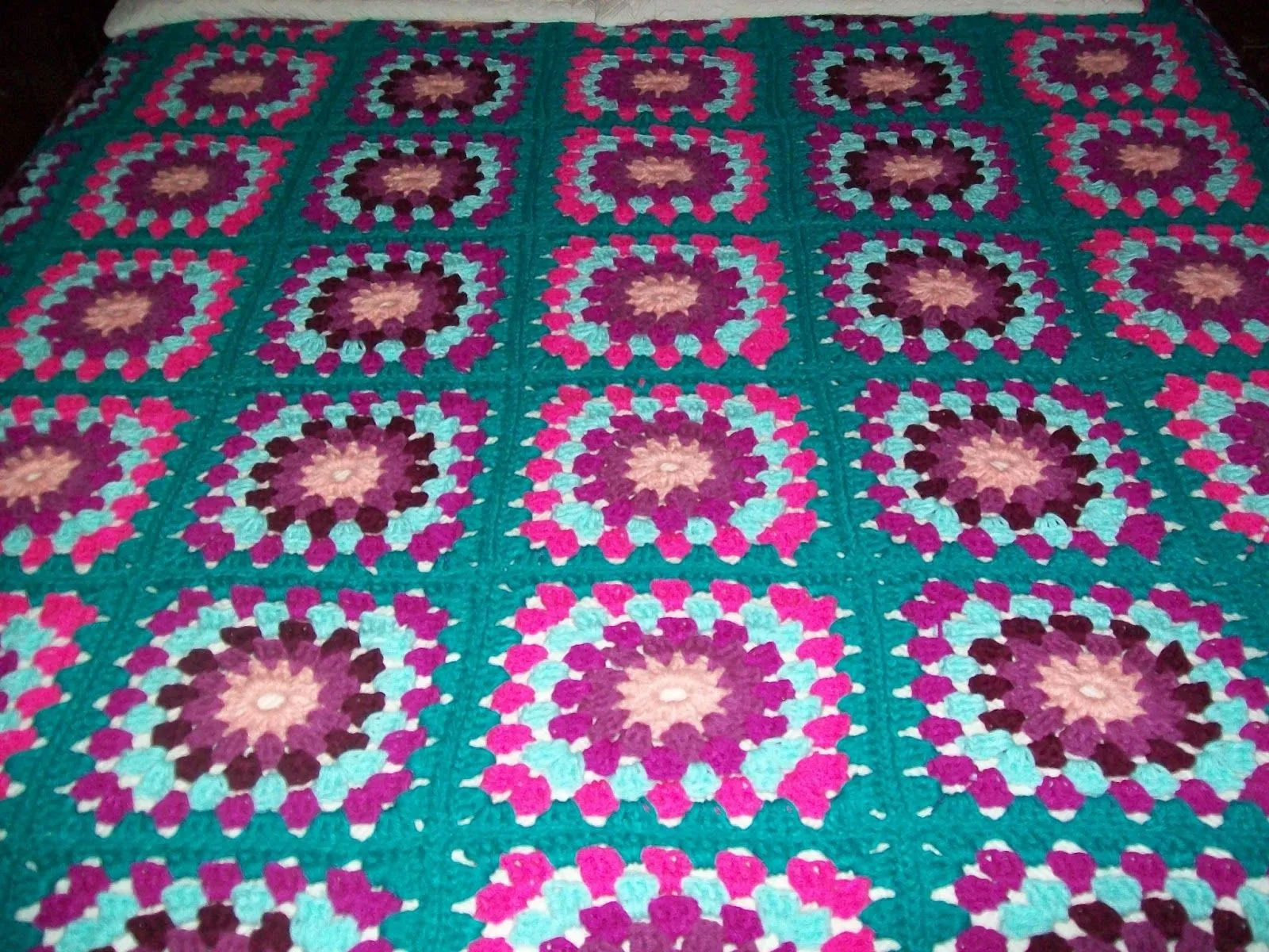 Abuela Cata Tejido de Diseño: COLCHA TEJIDA PARA CAMA DE DOS PLAZAS Abuela Cata Tejido de Diseño: COLCHA TEJIDA PARA CAMA DE DOS PLAZAS