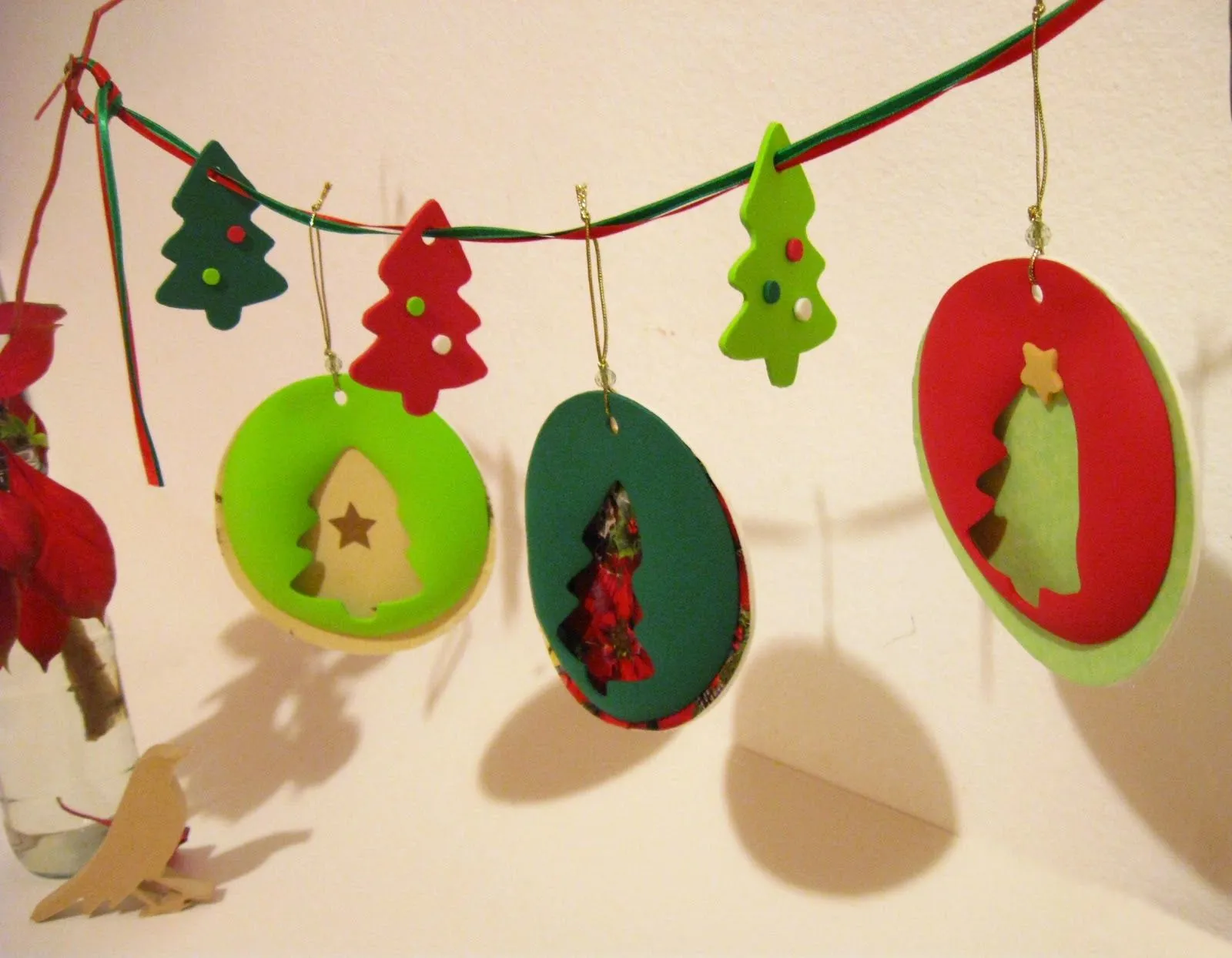 ACCESORIOS INFANTILES con diseño: guirnalda y adornos navideños ACCESORIOS INFANTILES con diseño: guirnalda y adornos navideños