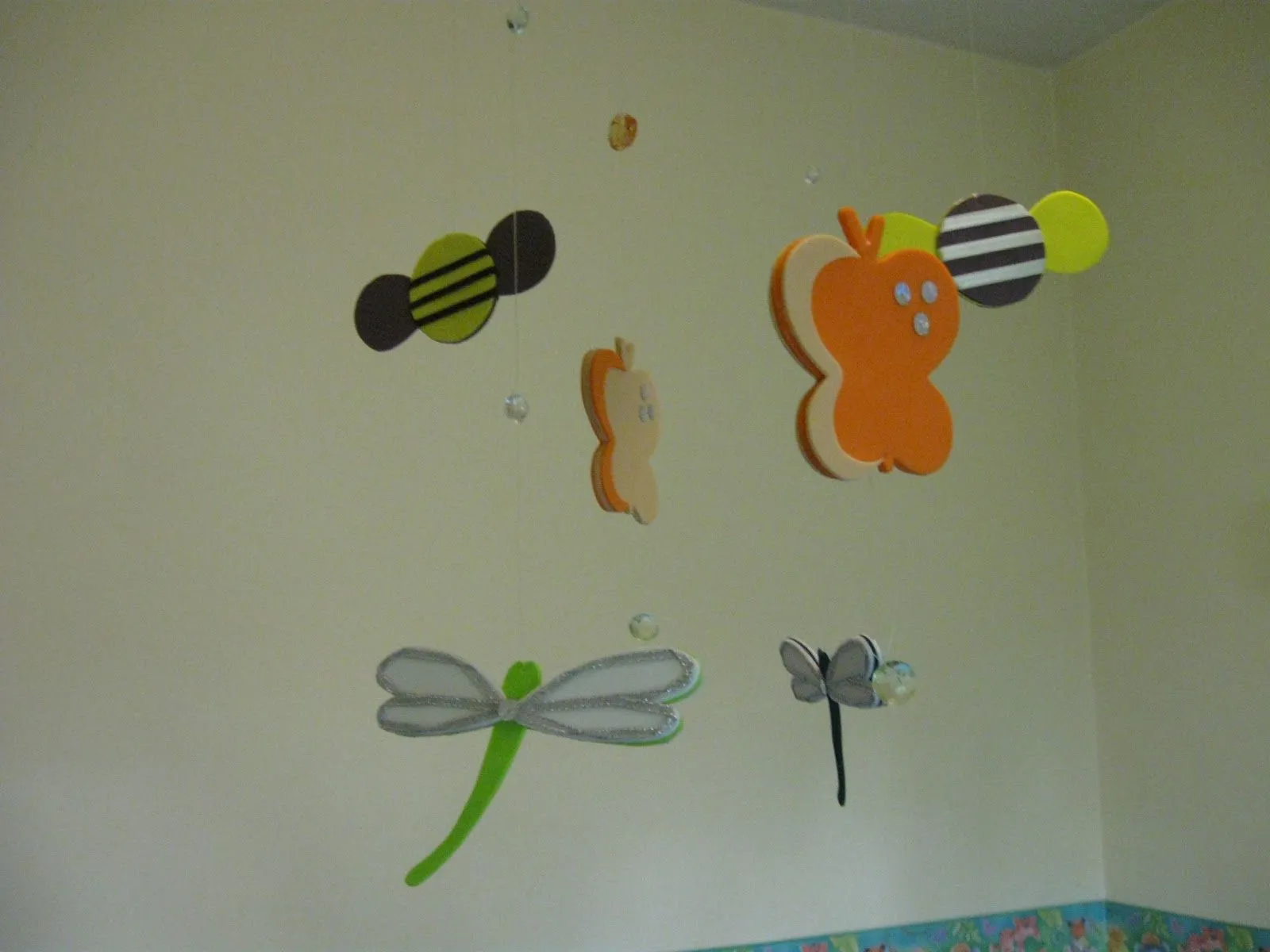 ACCESORIOS INFANTILES con diseño: móvil bichitos goma eva