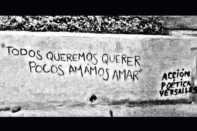 Acción poética: una revolución de letras invade los muros de las ... Acción poética: una revolución de letras invade los muros de las ...