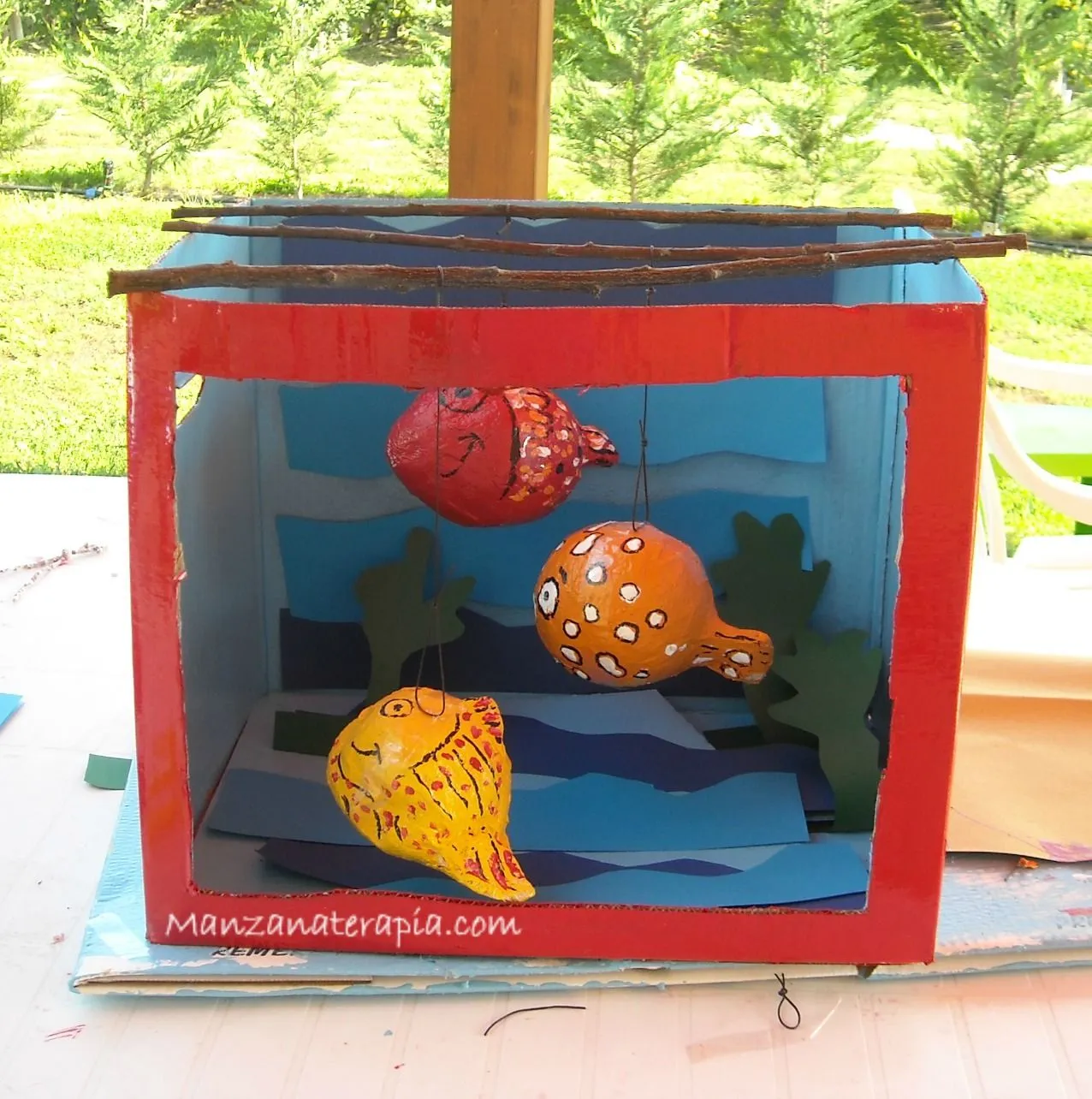 Hacer un acuario con una caja de cartón ~ Manzanaterapia