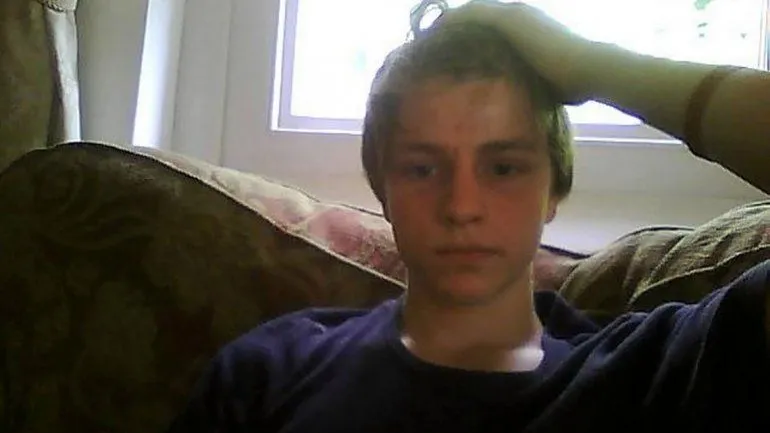 El adicto a las selfies que casi se suicida por no sacarse la foto ... El adicto a las selfies que casi se suicida por no sacarse la foto ...