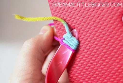 Adornar sandalias playeras - Ropa DIY