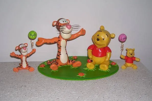 Adorno de torta Winnie Pooh y Tigger Giselle Tescari - Artelista.com Adorno de torta Winnie Pooh y Tigger Giselle Tescari - Artelista.com