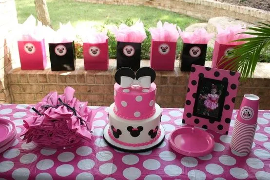 Decoración de fiestas con Minnie Mouse - Imagui