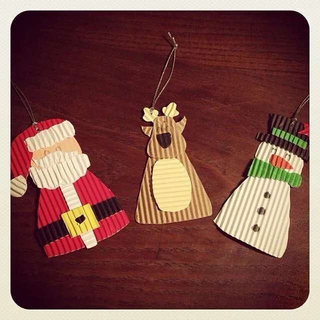 Adornos navideños carton corrugado | Mis diy | Pinterest