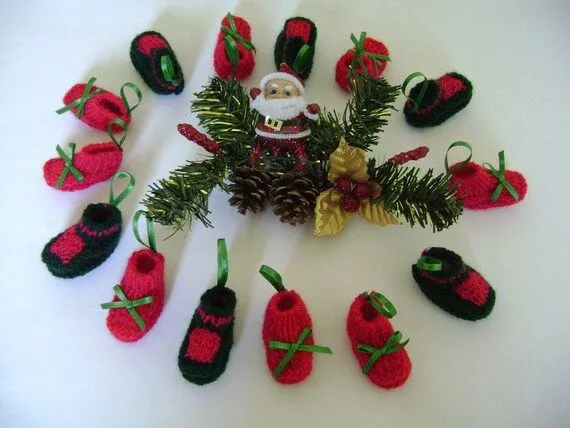 Escarpines Miniatura Adornos Tejidos a Mano Siete Pares por Pitusa