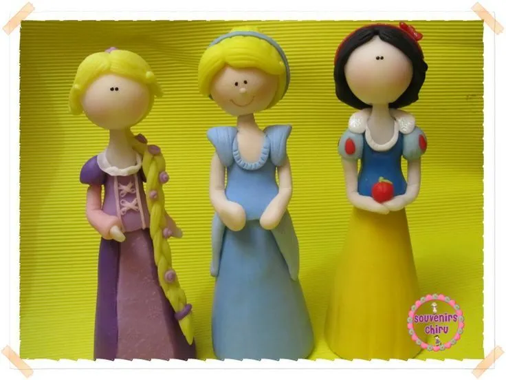 Adornos de torta, Rapunzel, Cenicienta, Blancanieves en porcelana ...