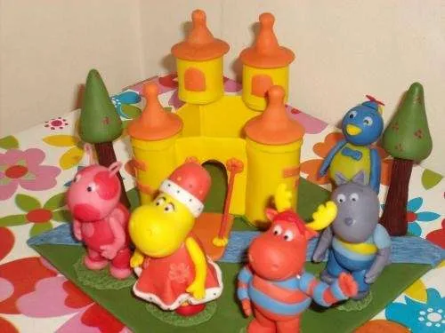 Adornos para tortas y souvenirs en porcelana fria. personajes ...