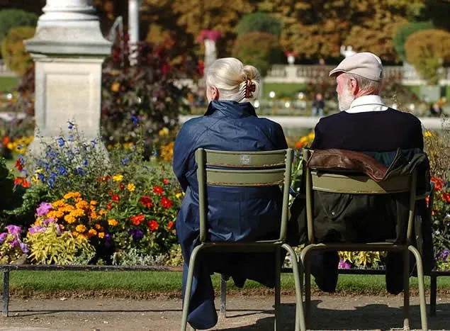 Para el adulto mayor: AMOR EN LA TERCERA EDAD