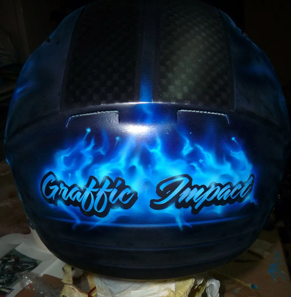 Aerografía en casco Jet (Fuego azul) - Graffic Impact Aerografía en casco Jet (Fuego azul) - Graffic Impact