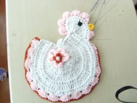 Agarradera tejida de una gallina 1 de 3. - YouTube Agarradera tejida de una gallina 1 de 3. - YouTube