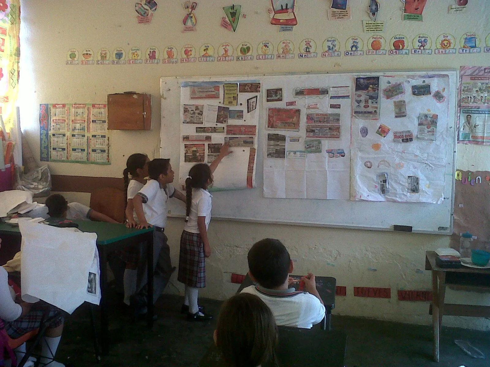 Aglaette: los niños exponiendo su trabajo e identificando las ... Aglaette: los niños exponiendo su trabajo e identificando las ...