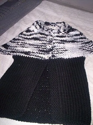 Está realizado en dos agujas, me llevo 700 gramos de bucle acrílico ...