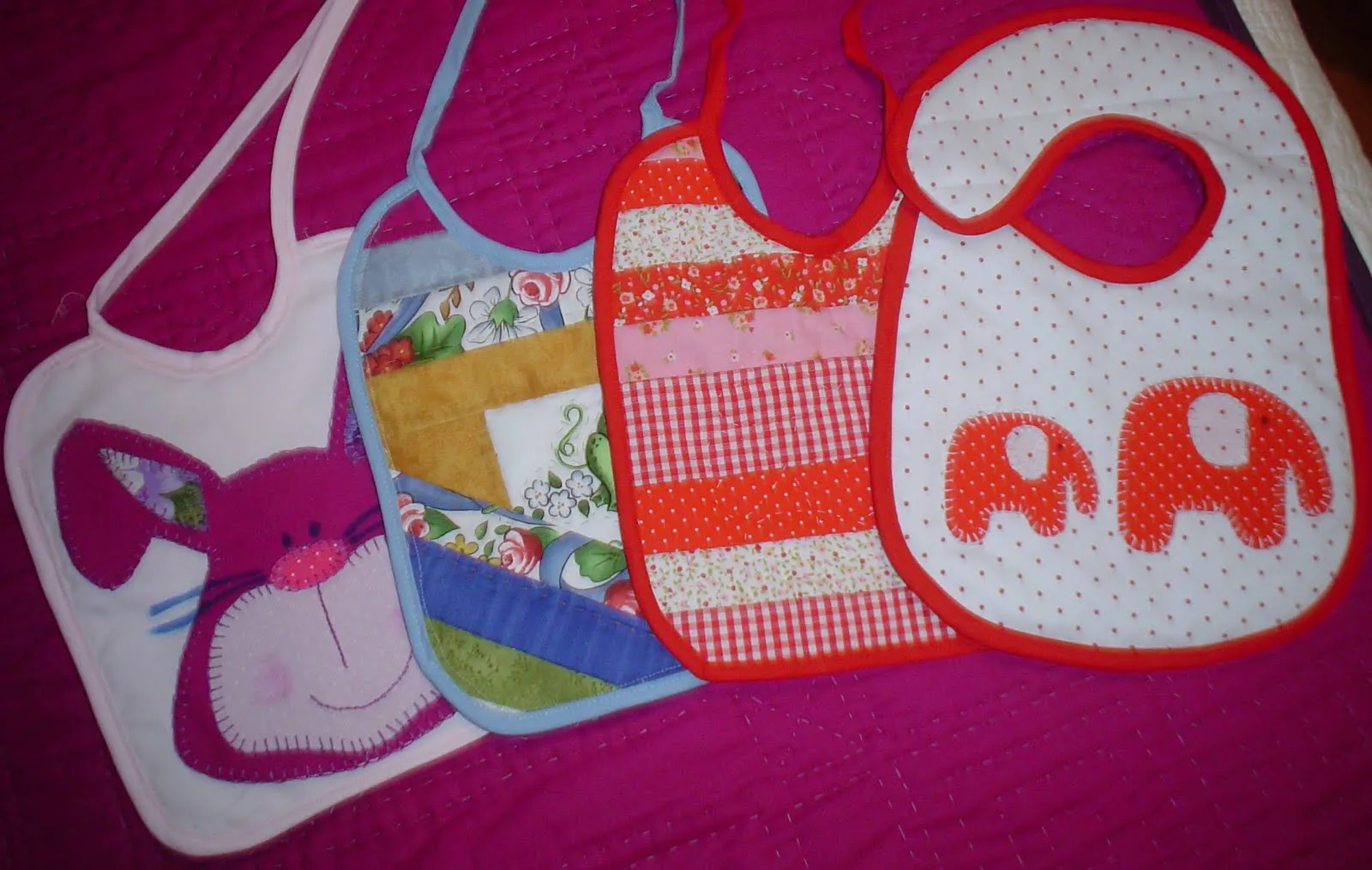agullas e dedal: baberos patchwork