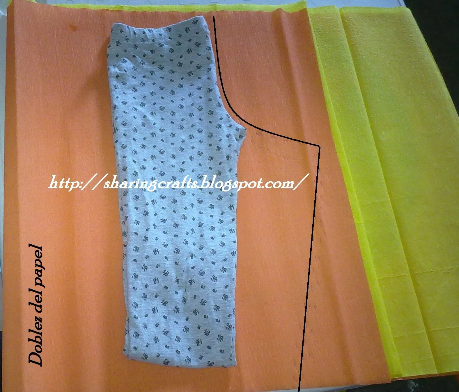 Ah! Como hacer Manualidades sencillas paso a paso: Disfraz de papel Ah! Como hacer Manualidades sencillas paso a paso: Disfraz de papel